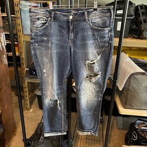 Silver Jeans Co Medium Wash Ripped Denim! Size 18